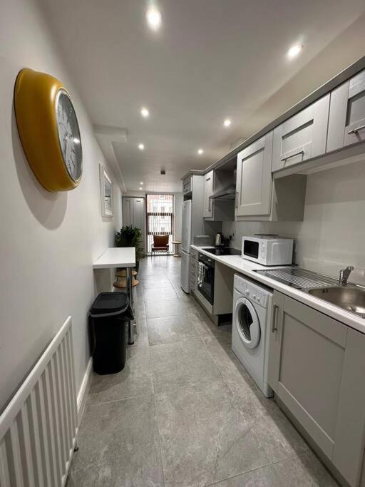 Boutique Style Apartment Белфаст Екстериор снимка